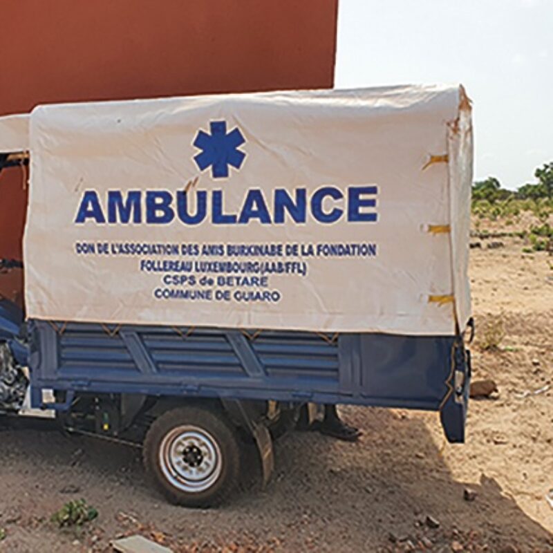 Eröffnung des Gesundheitszentrums in Kayimdi (Burkina Faso).