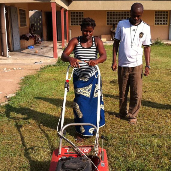 Professional integration of young women from Kaloukro (gallery)